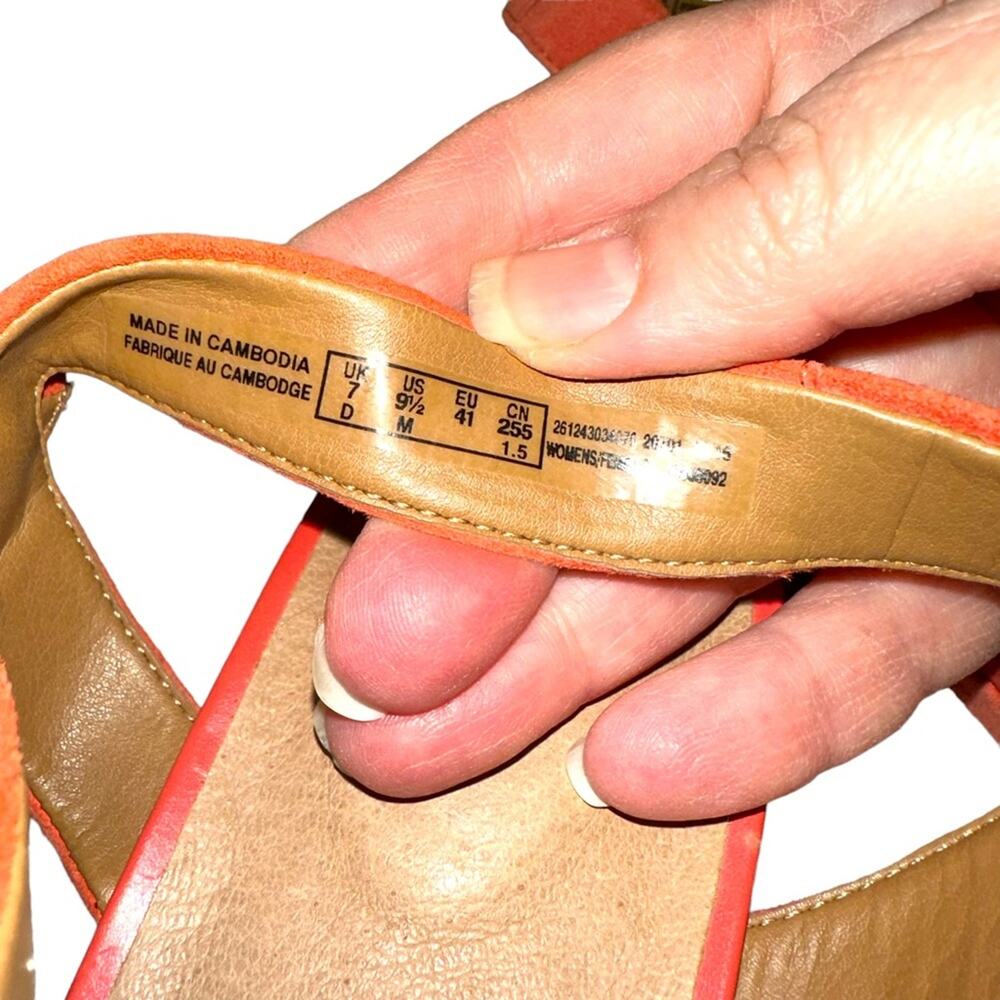 CLARKS ARTISAN Suede Parram Blanc low wedge sandal, size9.5 NWT, orange/coral - Picture 5 of 14